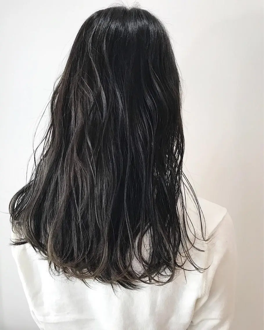 ミディアム ハイライト ✨艶ブリーチカラー ✨四ノ宮裕己のヘアスタイル