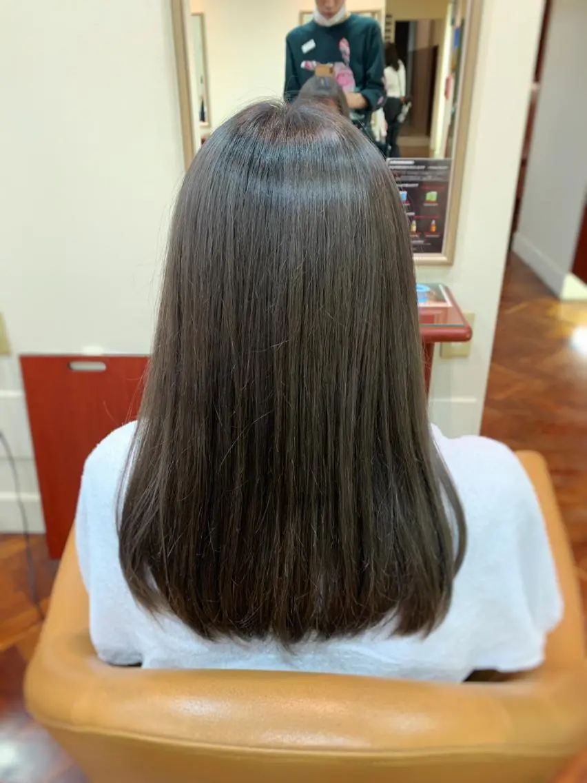 ロング カラー アッシュ 透明感カラー トリートメント ツヤツヤ縮毛矯正 /美髪カラー 小山のヘアスタイル