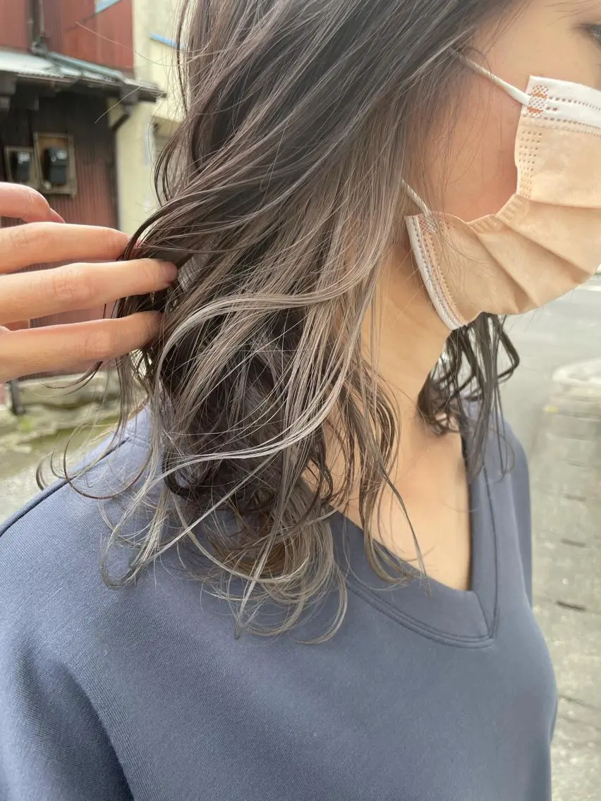 ミディアム カラー ベージュカラー ホワイトベージュ インナーカラー 推し ブリーチ 髪質改善のヘアスタイル