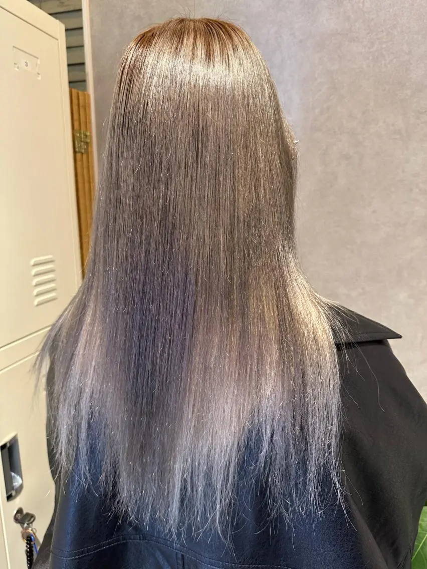 カラー 鶴谷 麻衣のヘアスタイル