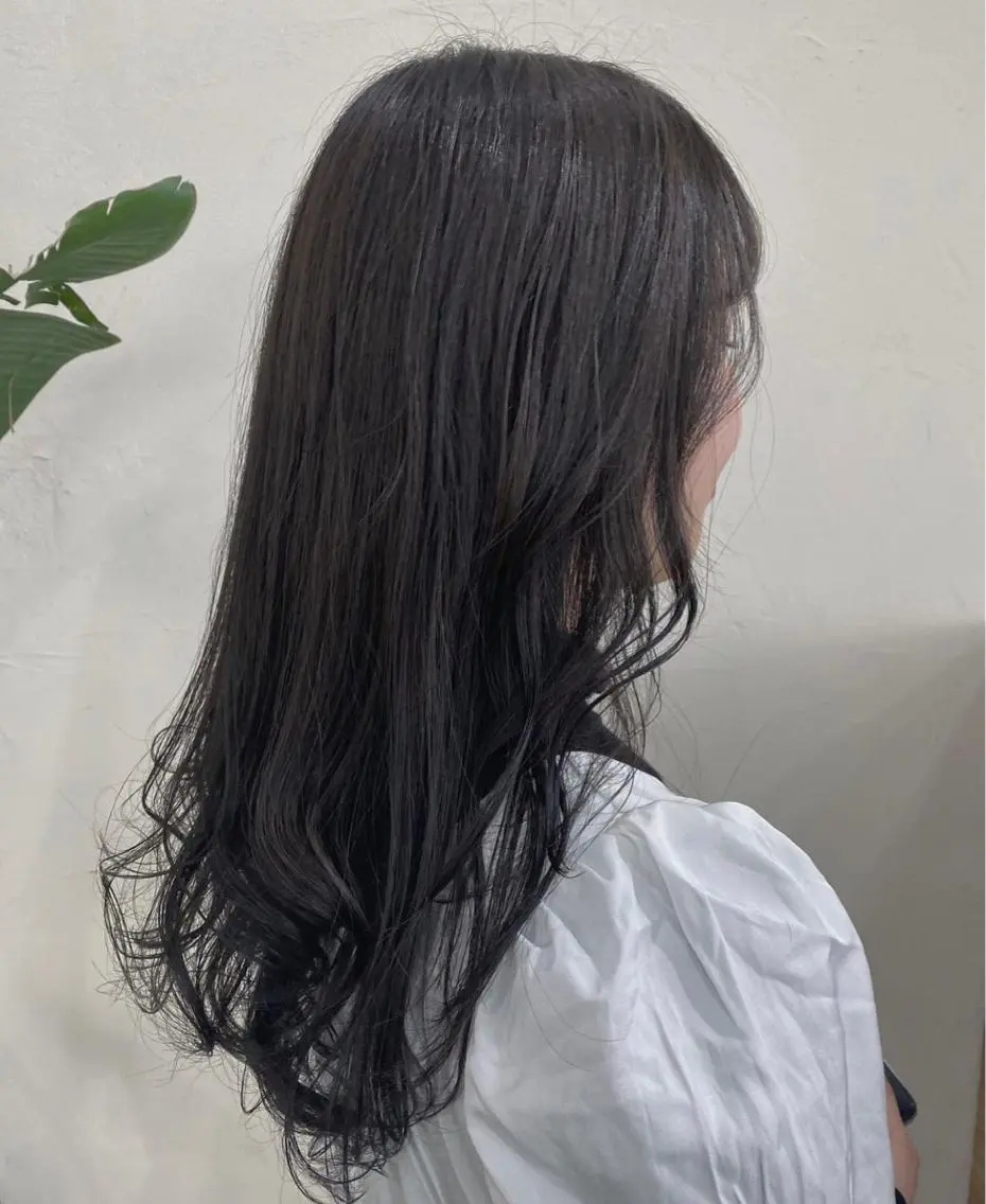 ロング カラー ヘアアレンジ ブルーカラー ブルージュ 暗髪カラー🫐 おくだりんかのヘアスタイル