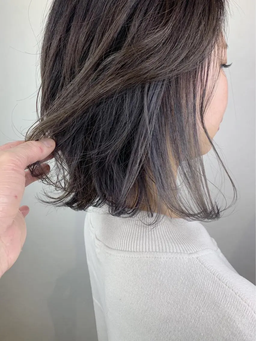 セミロング カラー _WHITE 高槻のヘアスタイル