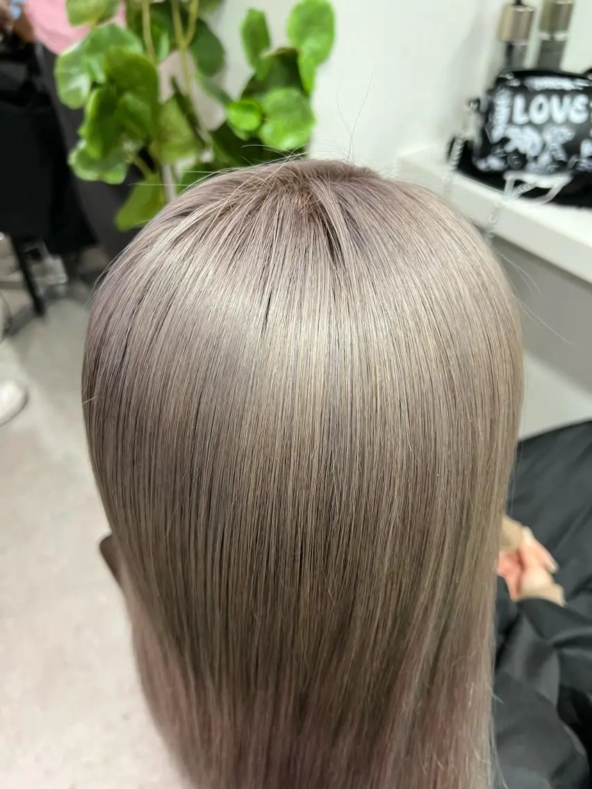 ロング カラー ヘアカラー トリートメント ハイトーン&髪質改善 &韓国エクステ🤎のヘアスタイル