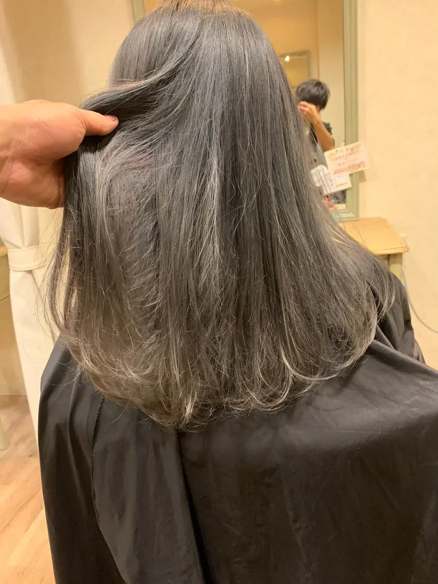 ロング アッシュ Lit.豊橋 夏目のヘアスタイル