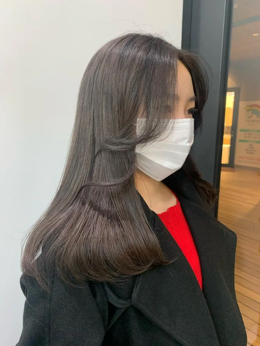 セミロング カラー ブラウンカラー 🫒オリーブ/透け感 レイヤー🌿モエカのヘアスタイル