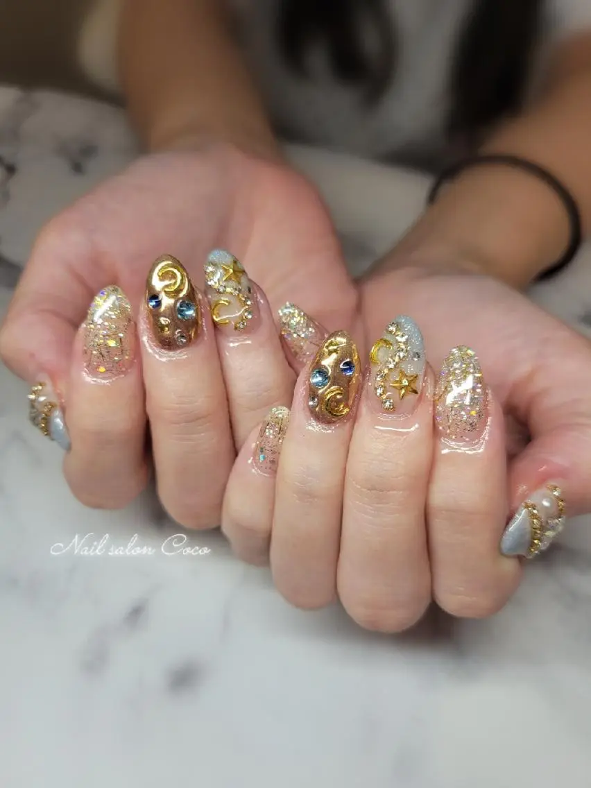 ネイル ゴールド グラデーション 水色 ミラーネイル 冬ネイル Nail salon Coco【溝の口駅】のネイルデザイン