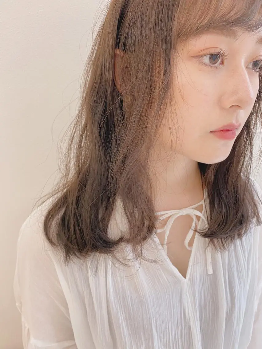 ミディアム カラー 顔周りレイヤーカット ブリーチminamiのヘアスタイル