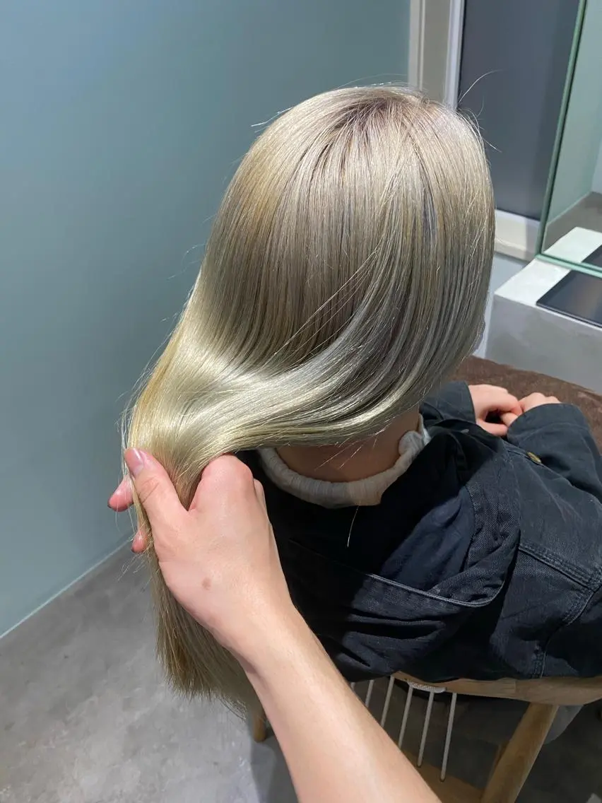 ロング カラー カット ヘアカラー トリートメント 美髪ストレート 川本雄己のヘアスタイル