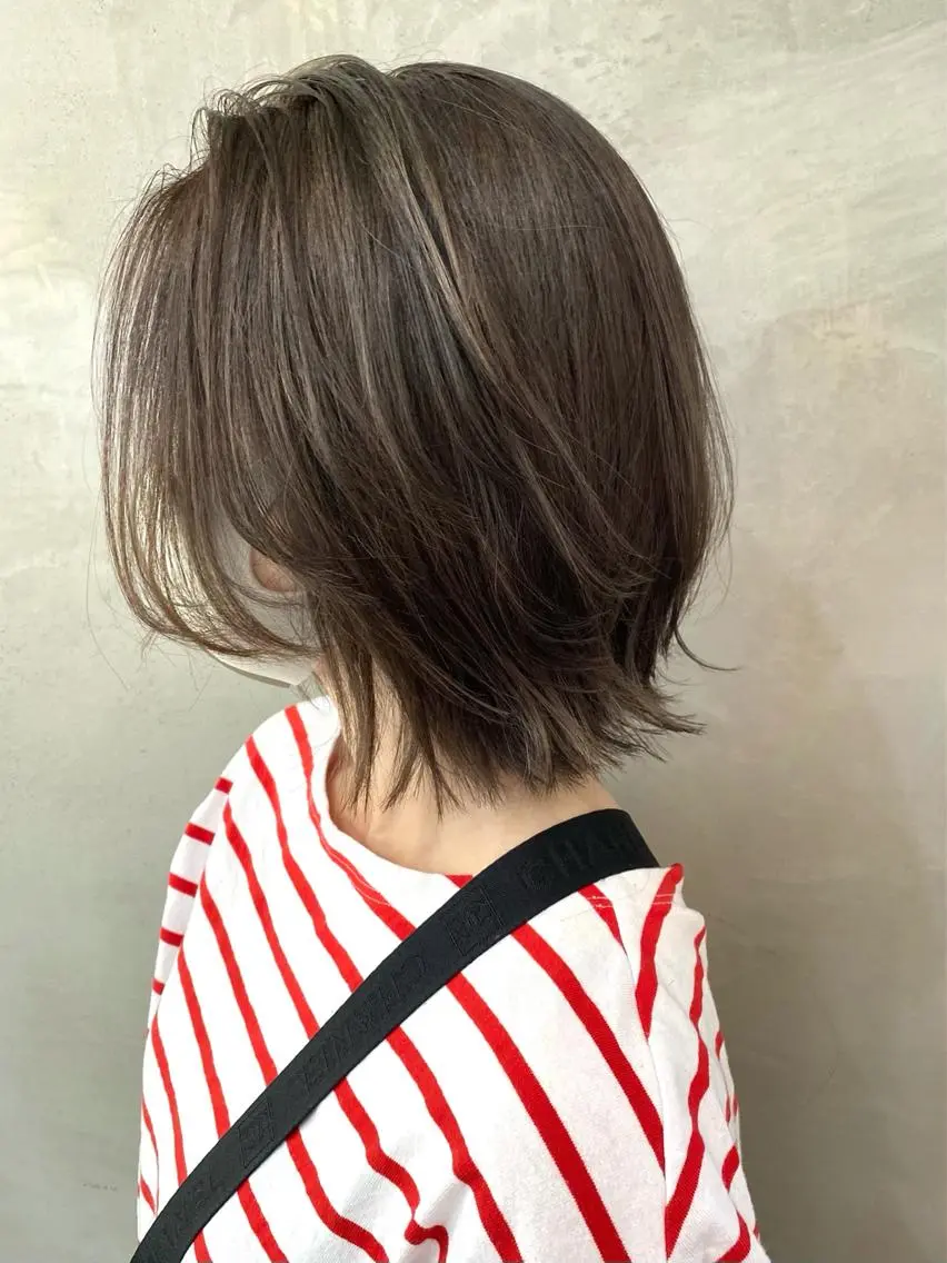 ミディアム カラー ベージュカラー ハイライトカラー オリーブベージュ ハイライト カット ヘアカラー トリートメント 🫧透明感カラー🫧 OIKAWAのヘアスタイル