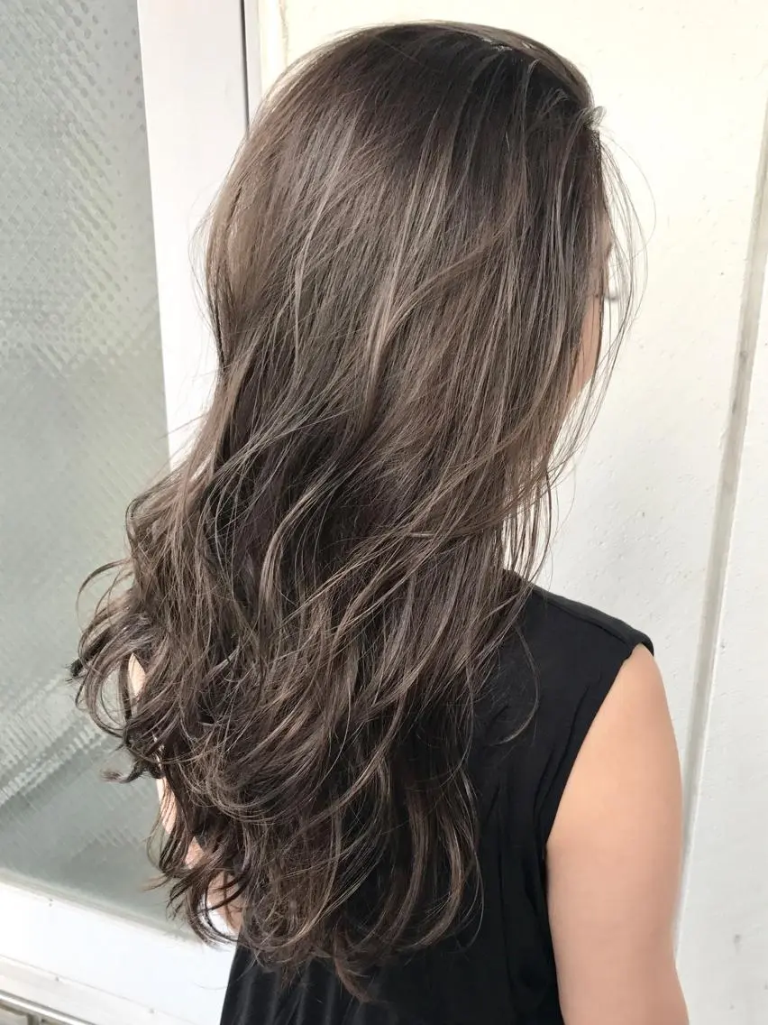 ロング カラー パーマ ヘアアレンジ グレージュ ハイライトカラー ハイライト 井坂 弘人のヘアスタイル
