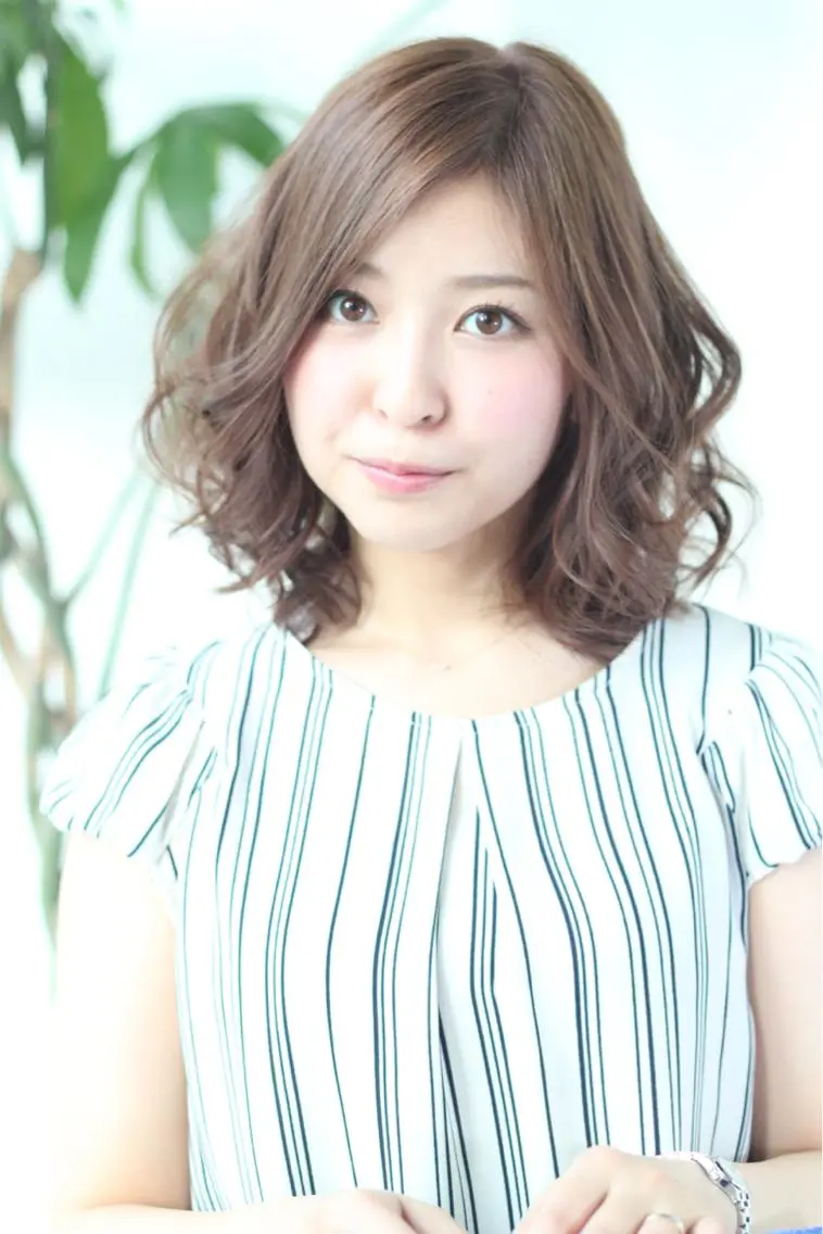 ミディアム カラー パーマ ベージュカラー カット ヘアカラー ブレス渡辺 康介のヘアスタイル
