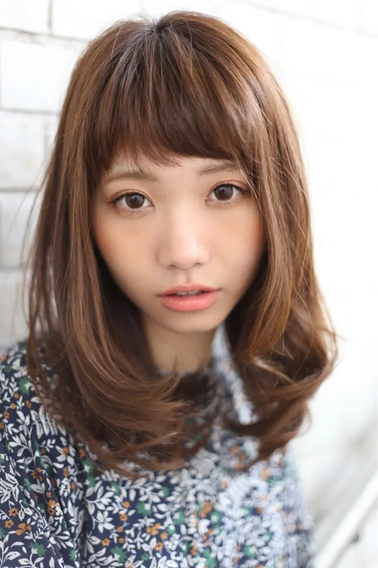 セミロング カラー 三代 ゆりあのヘアスタイル