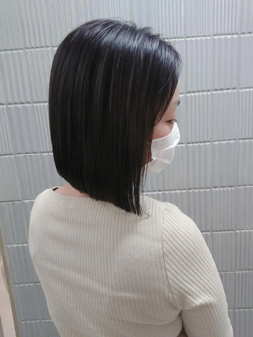 ショート カラー ブリーチ ボブ カット ヘアカラー トリートメント 南 ちひろのヘアスタイル