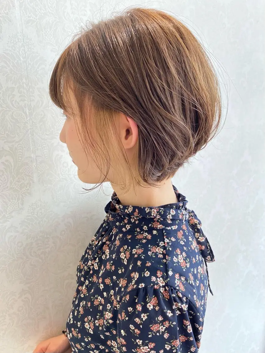 ショート カラー アッシュ ベージュカラー イヤリングカラー デザインカラー✨新倉 佑奈のヘアスタイル