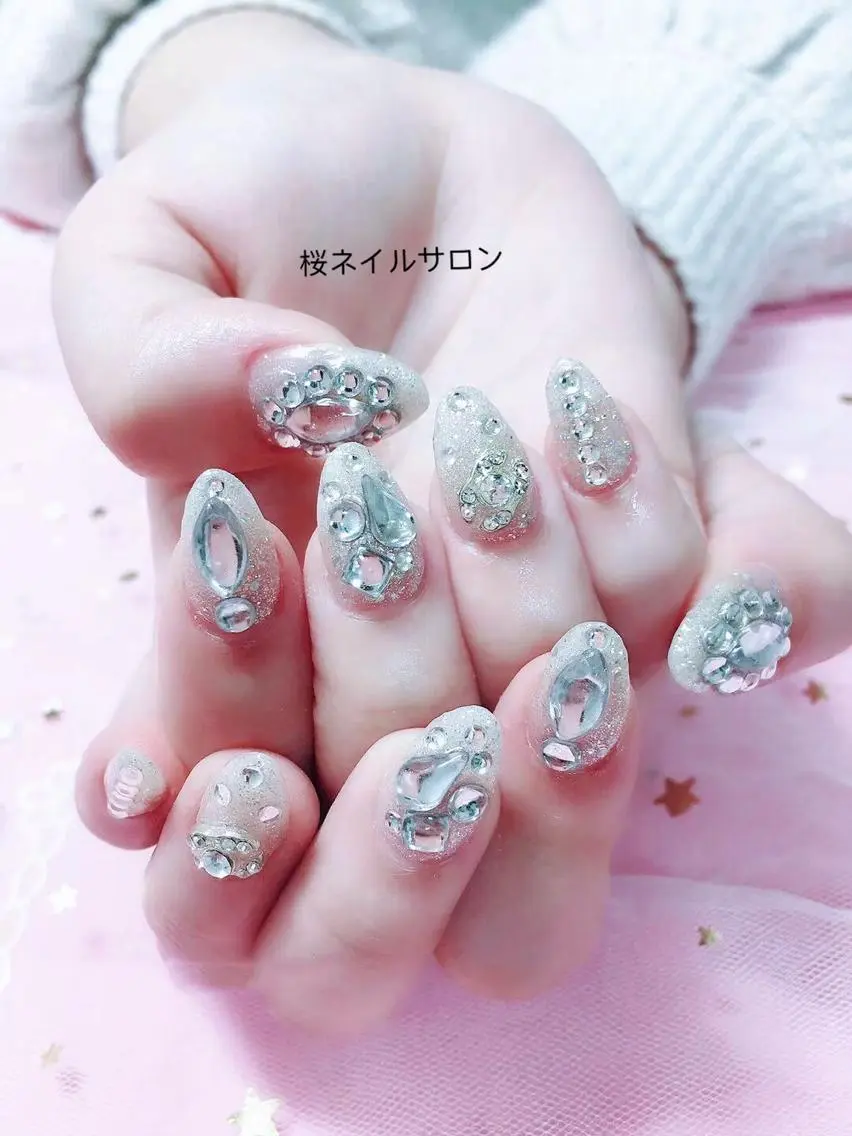 ネイル ハンドネイル MoonNail ユリ🌸のネイルデザイン