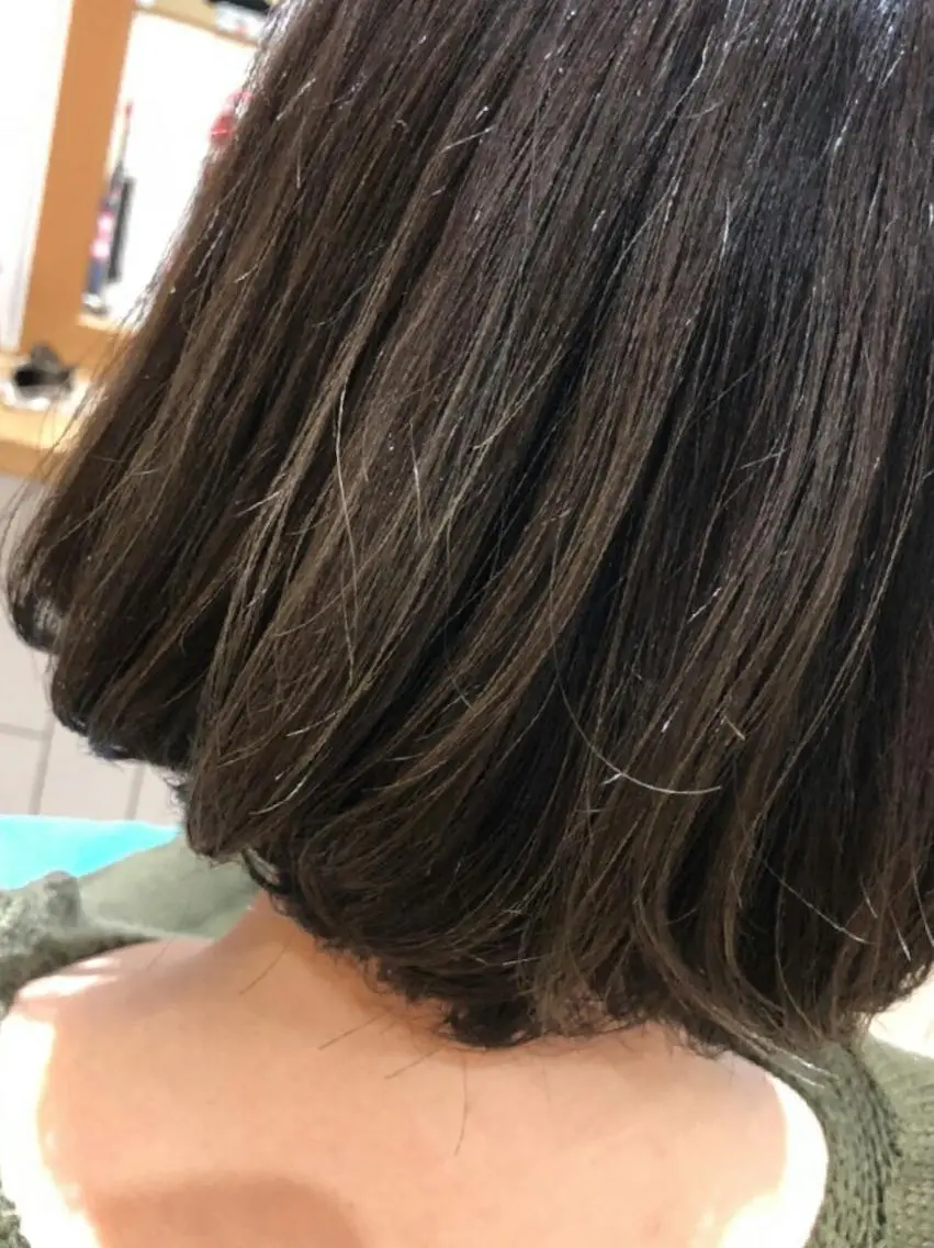 カラー グレージュ ハイライトカラー ボブ 畠村 美智子のヘアスタイル