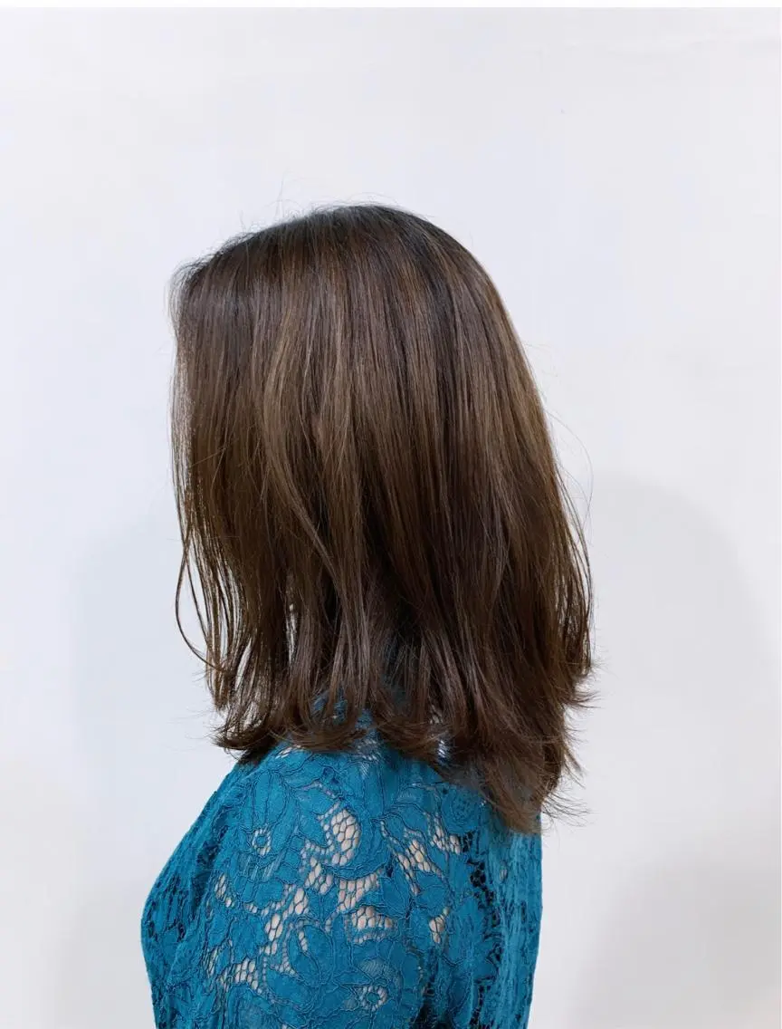 ミディアム 外ハネヘア 間水 和樹のヘアスタイル