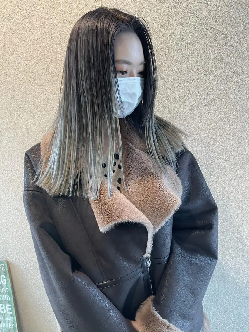 セミロング カラー バレイヤージュ レイヤーカット 齋藤 佳以のヘアスタイル
