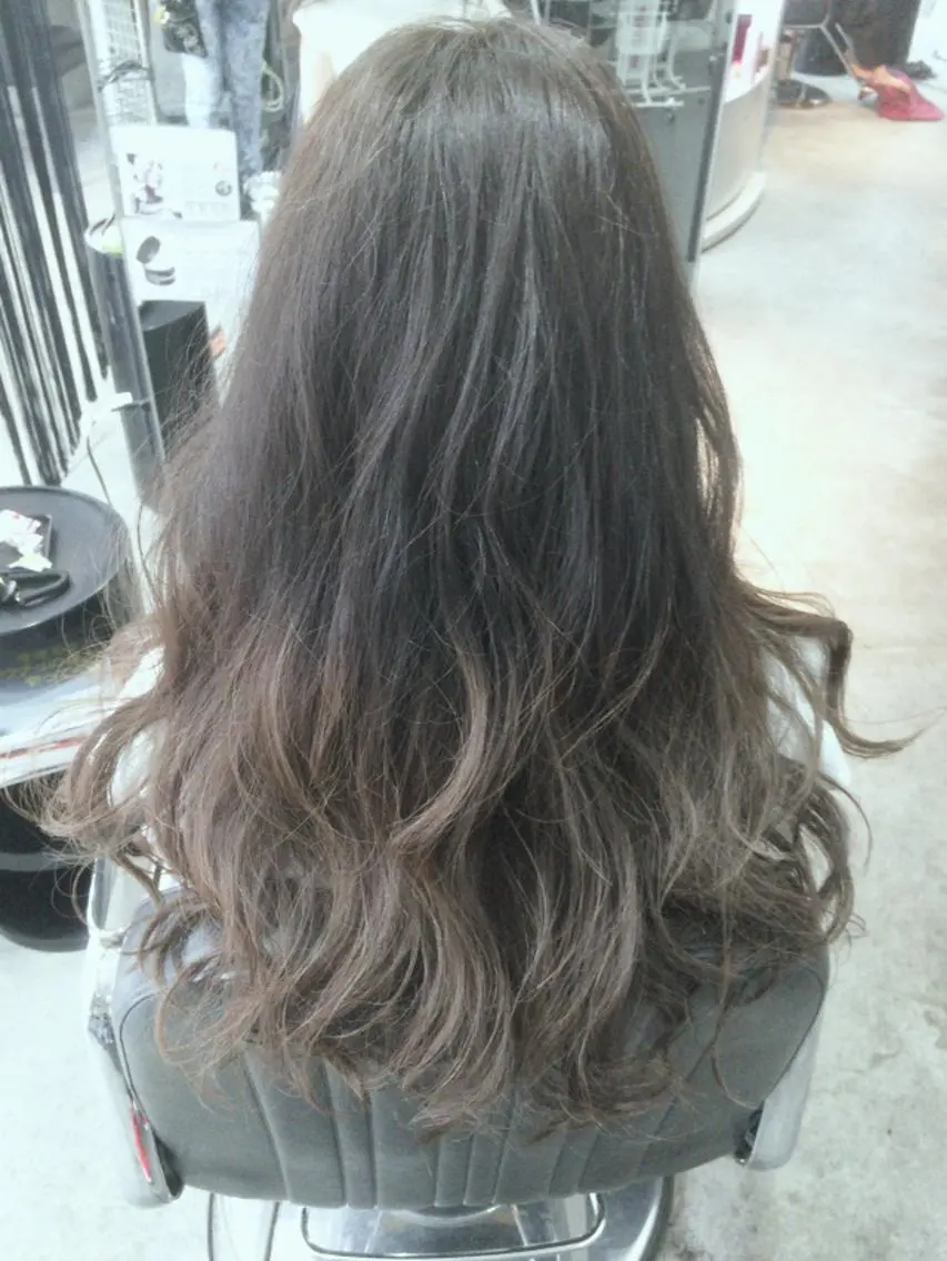 ミディアム セミロング ロング カラー パーマ ヘアアレンジ ブルーカラー ブルージュ グレージュ SUNNY GRACEのヘアスタイル