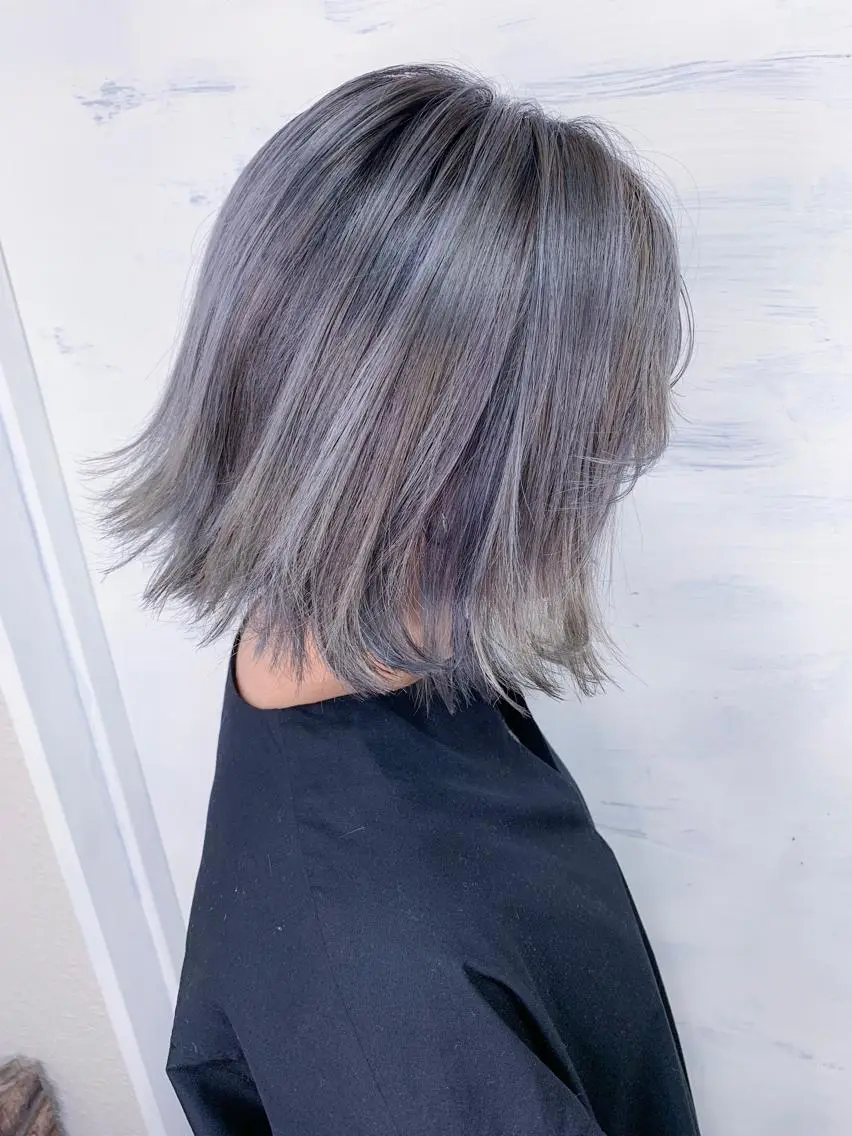 ショート カラー ブリーチ ブルーカラー 透明感カラー グレージュ ハイライトカラー カット ヘアカラー BOX mico.のヘアスタイル