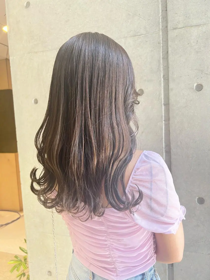 セミロング カラー 與座 小遥のヘアスタイル