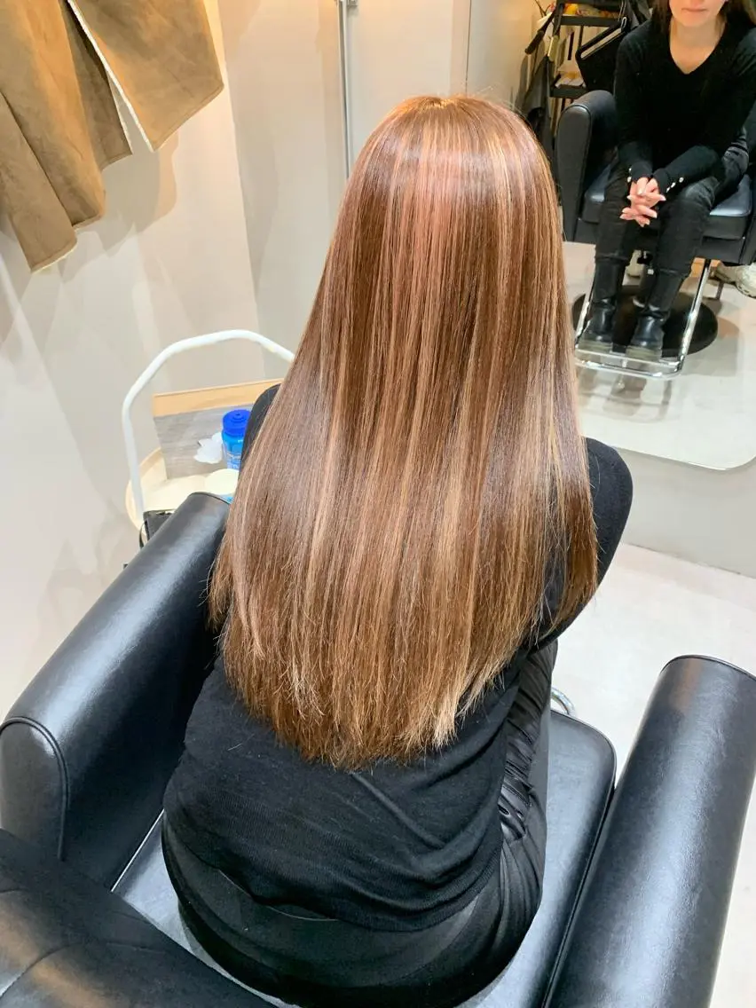 ロング カラー カット 縮毛矯正 トリートメント 白髪ぼかしハイライト 柳川拓哉のヘアスタイル