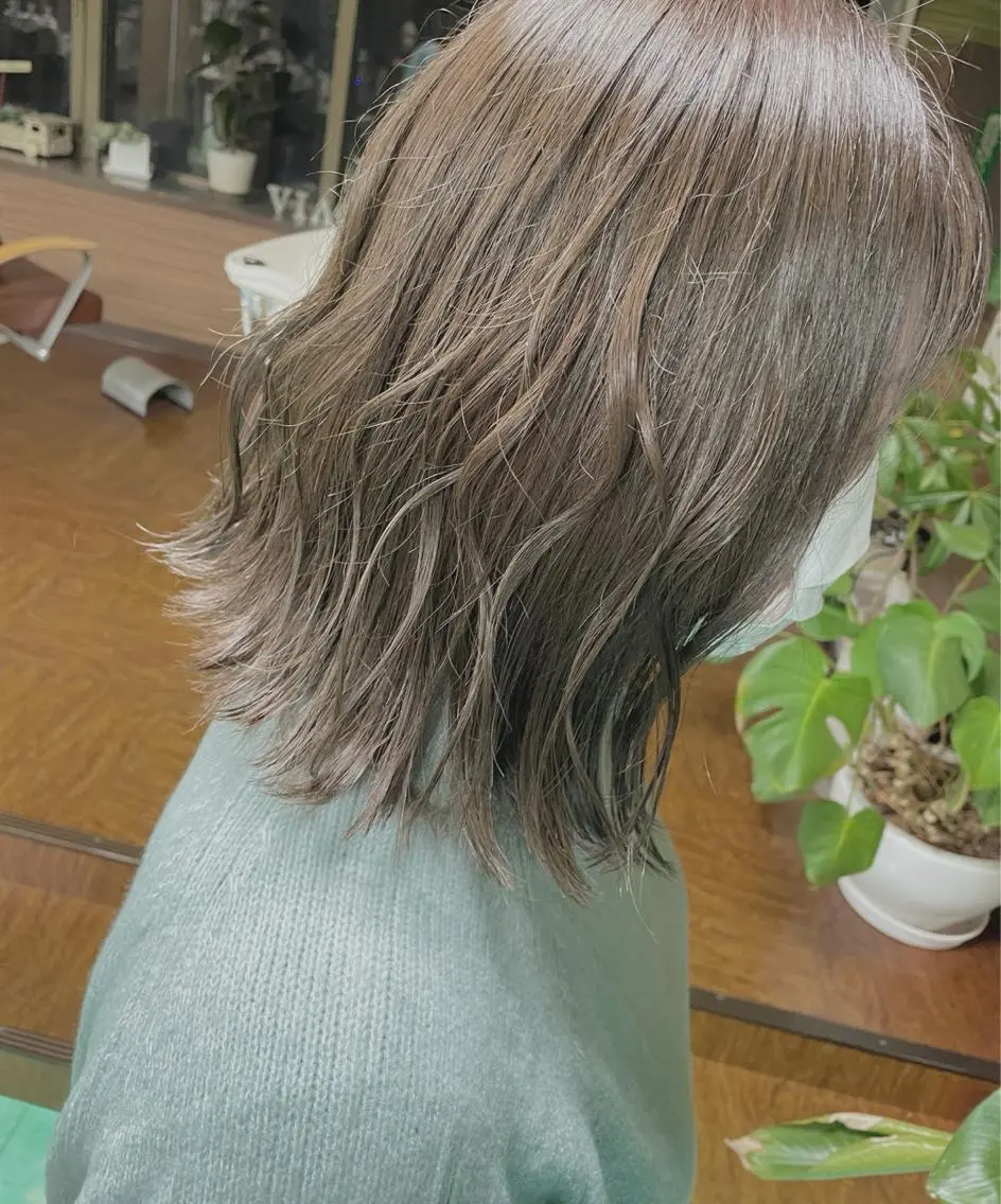 ミディアム カラー 外ハネヘア カット ヘアカラー 土居 正季のヘアスタイル