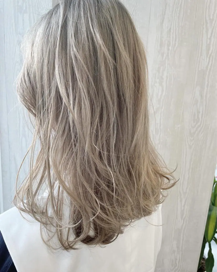 セミロング カラー アッシュ ベージュカラー ブリーチ ハイトーンカラー ホワイトベージュ ヘアカラー トリートメント 河合秀明/ショート /ボブ/レイヤーのヘアスタイル