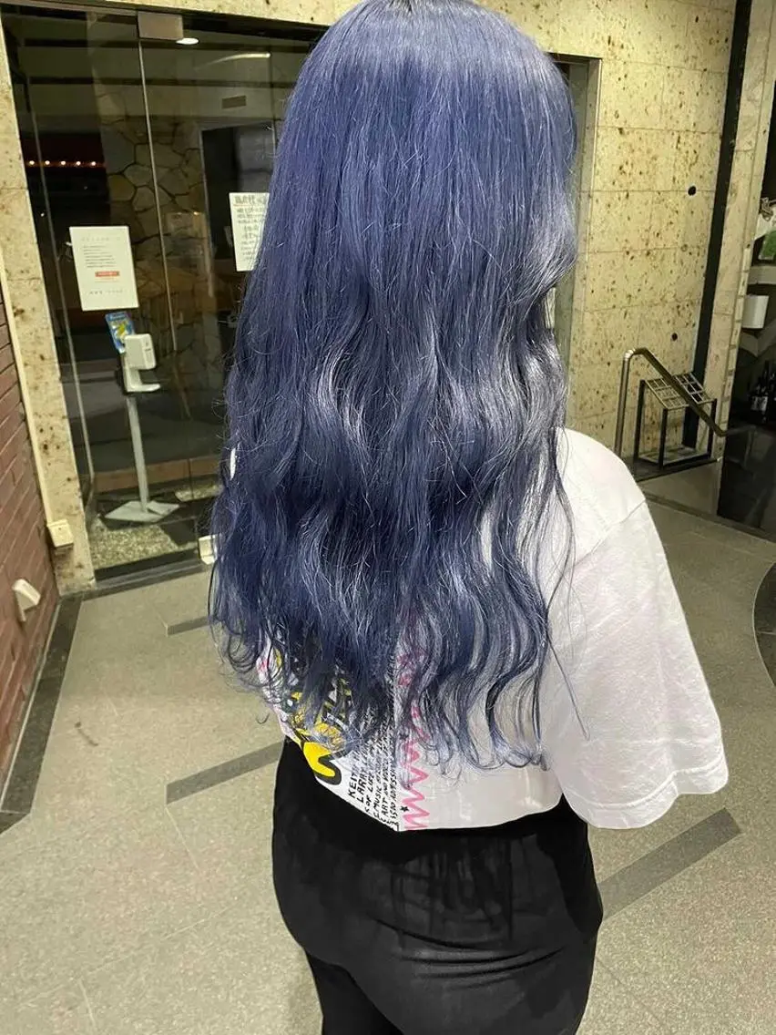 カラー white.梅田 デザインカラー🦄のヘアスタイル