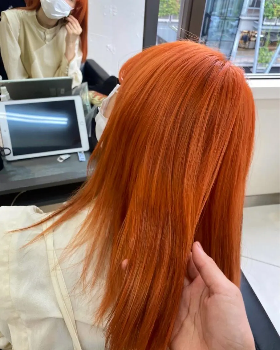 セミロング カラー パーマ ブリーチ オレンジ パーマウルフショート 濱田匠のヘアスタイル