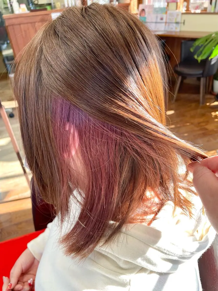 ミディアム カラー 切りっぱなしボブ インナーカラー ピンクカラー ボブ 大橋 綾子のヘアスタイル