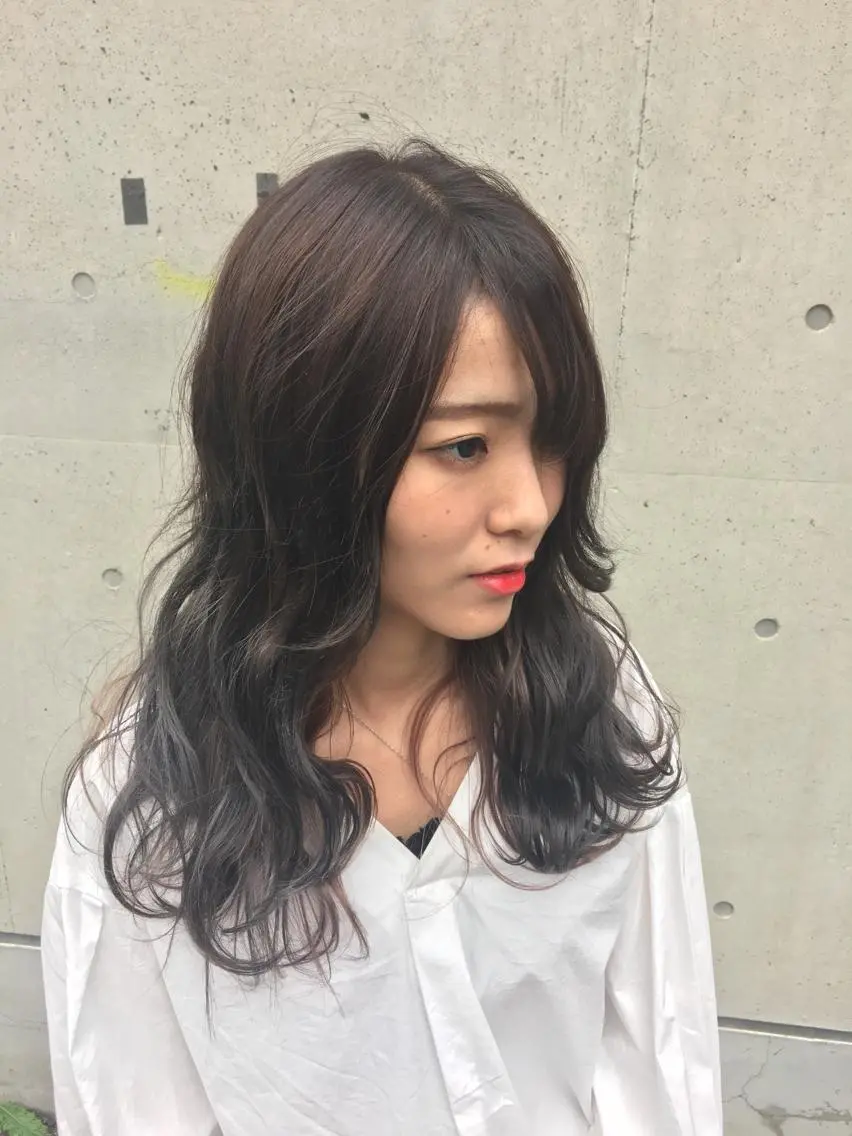 ロング カラー ダークシルバー グラデーションカラー インナーカラー シルバー 永井大樹✨ 透明感カラー✨のヘアスタイル