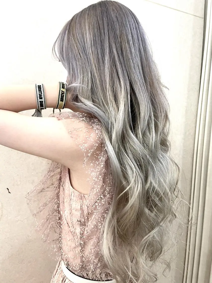 ロング カラー パーマ ヘアアレンジ メンズ シールエクステ メンズバレイヤージュ メンズブリーチ メンズハイライト メンズインナーカラー ヘアカラー トリートメント 🦋高瀬寛菜🦋 韓国/ブリーチのヘアスタイル