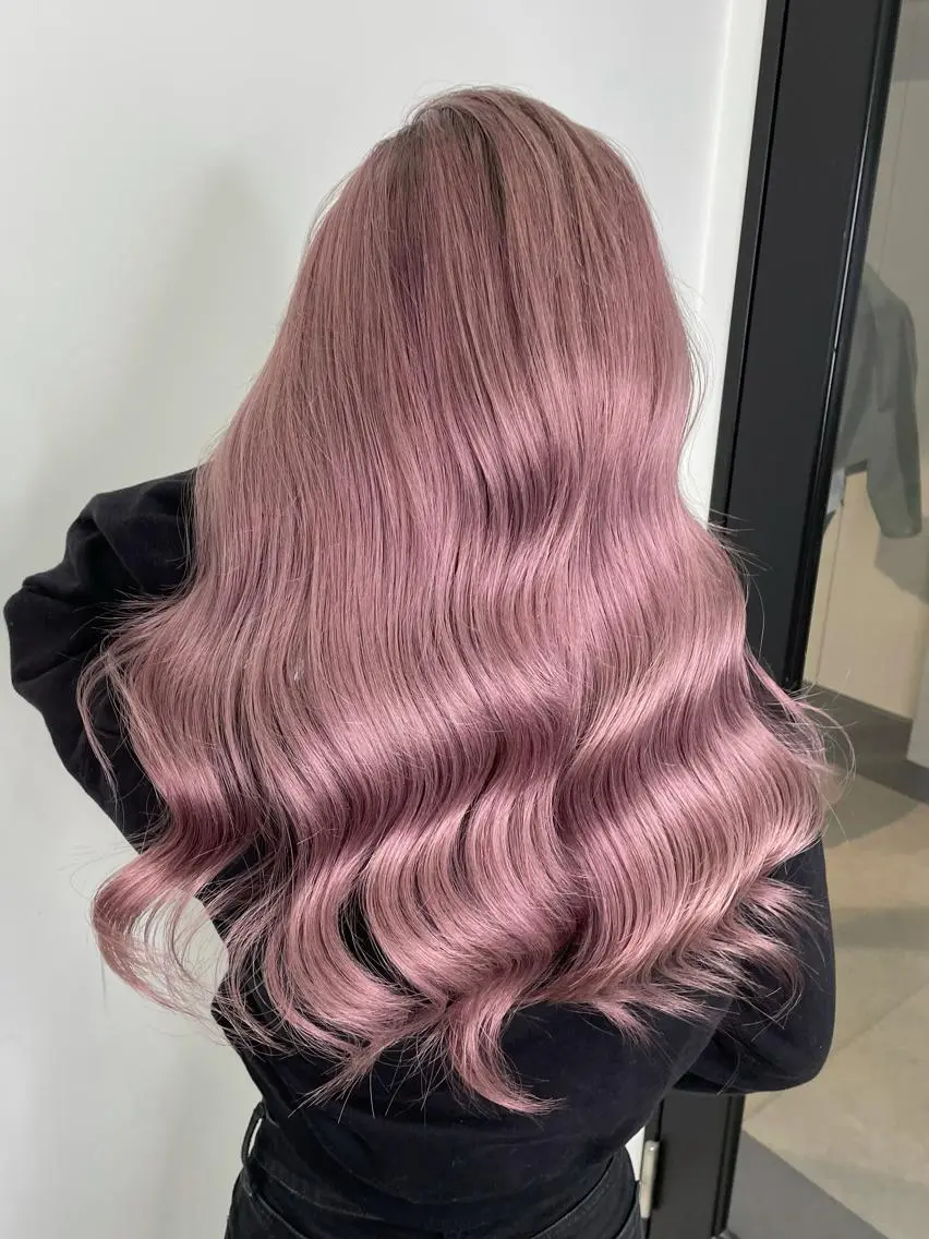 ロング カラー ダブルカラー 岡留 愛美のヘアスタイル