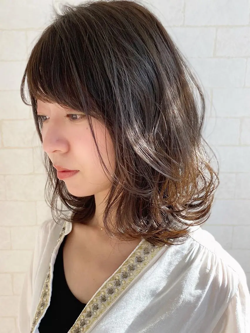 ミディアム カラー ボブレイヤー ブラウンカラー ボブ レイヤーカット 小顔カット カット ヘアカラー トリートメント ツヤ髪になりたい方へ 🩷柴田知亜希のヘアスタイル
