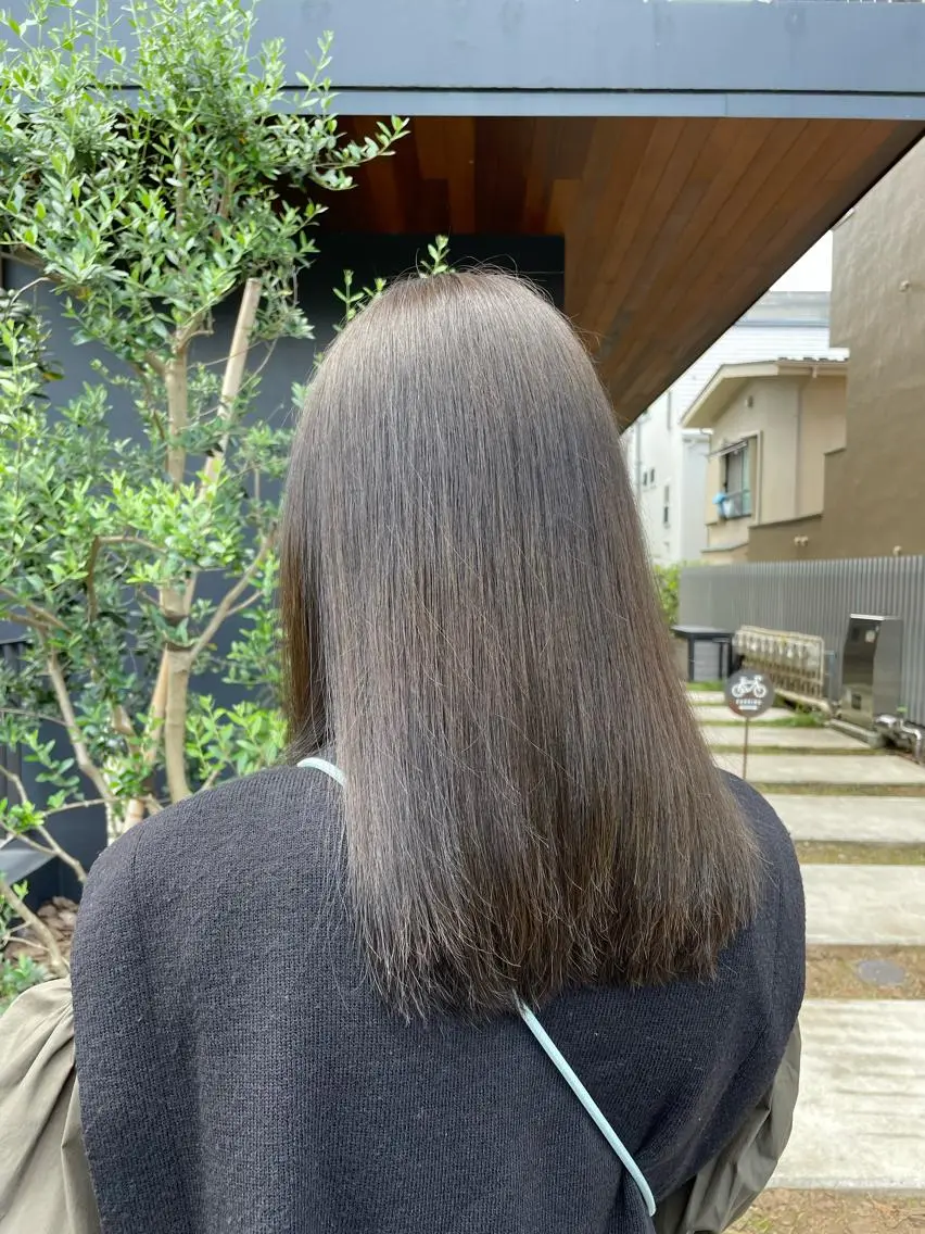 セミロング カラー オリーブカラー 鶴井 美空のヘアスタイル