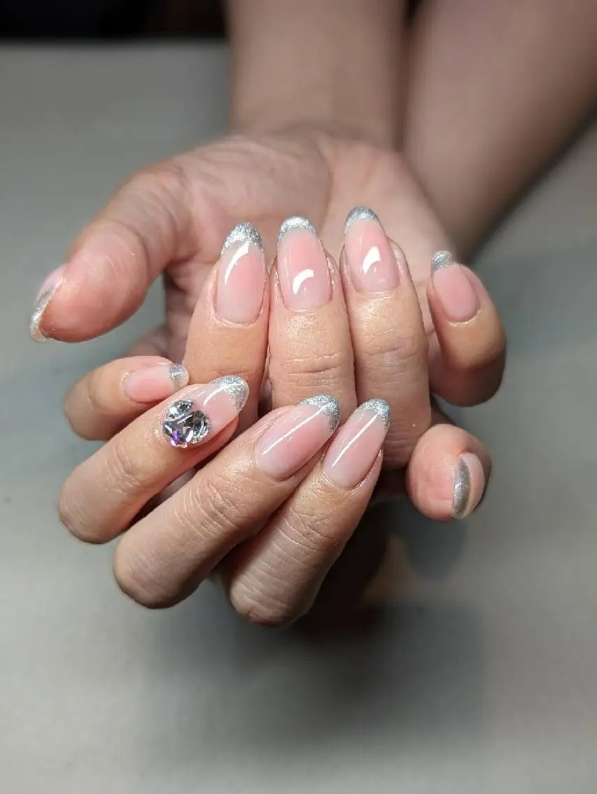ネイル チークネイル フレンチネイル ラメ(グリッター) ストーンネイル Nailsalon BEeR。のネイルデザイン