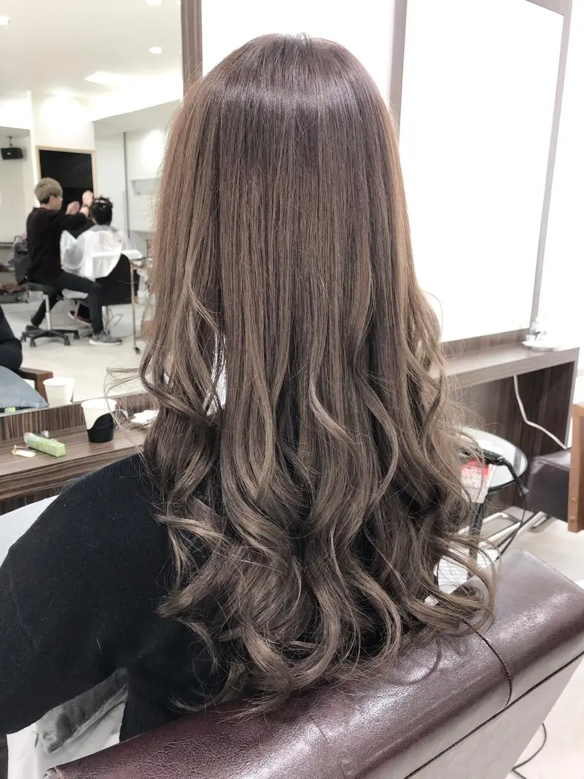 ロング カラー ベージュカラー ミルクティーベージュ YUDA 湯田のヘアスタイル