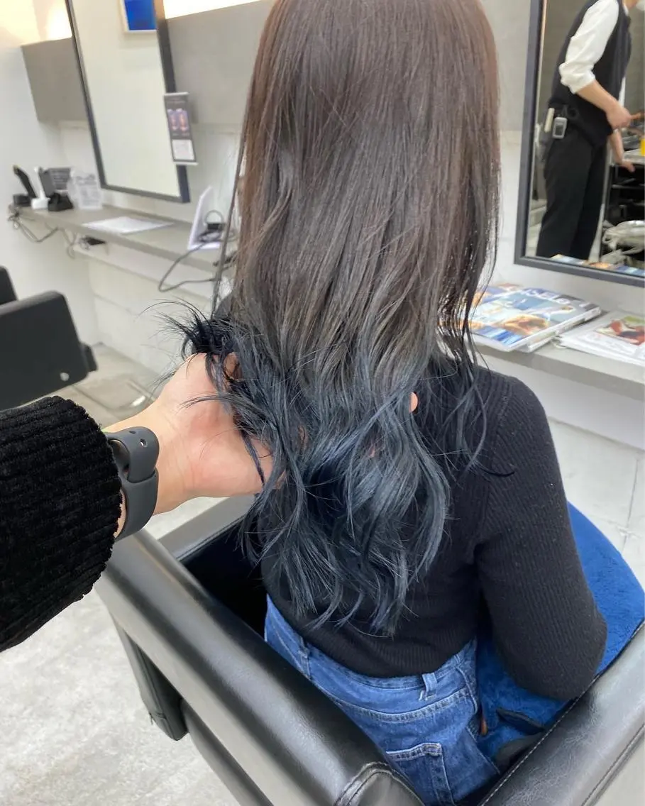 ロング カラー ヘアアレンジ グラデーションカラー ヘアカラー トリートメント 韓国🇰🇷レイヤー カットオリーブカラーのヘアスタイル
