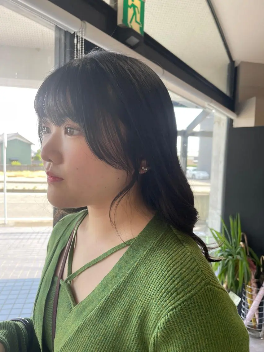 ミディアム 顔まわりレイヤー レイヤーカット マキノ キョウカのヘアスタイル