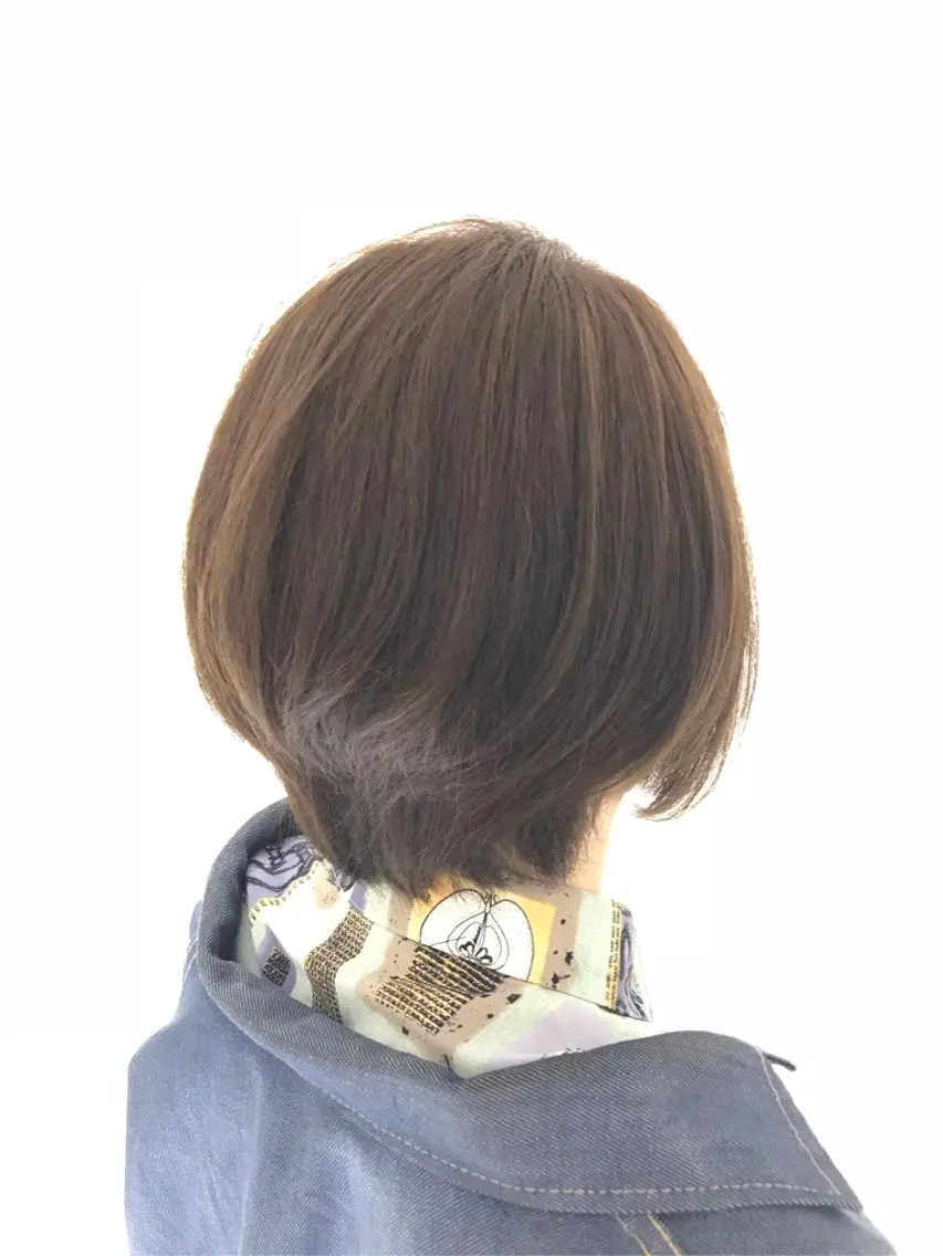 ショート カラー ベージュカラー ハイライトカラー ハイライト ショートヘア ヘアカラー トリートメント Miru by INCE HAIRのヘアスタイル