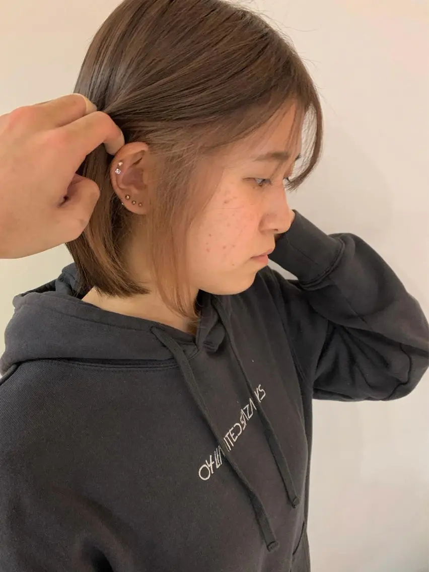 ミディアム ボブ トリートメント カット ヘアカラー トリートメント 菅原リキヤ くびれレイヤーヘアのヘアスタイル