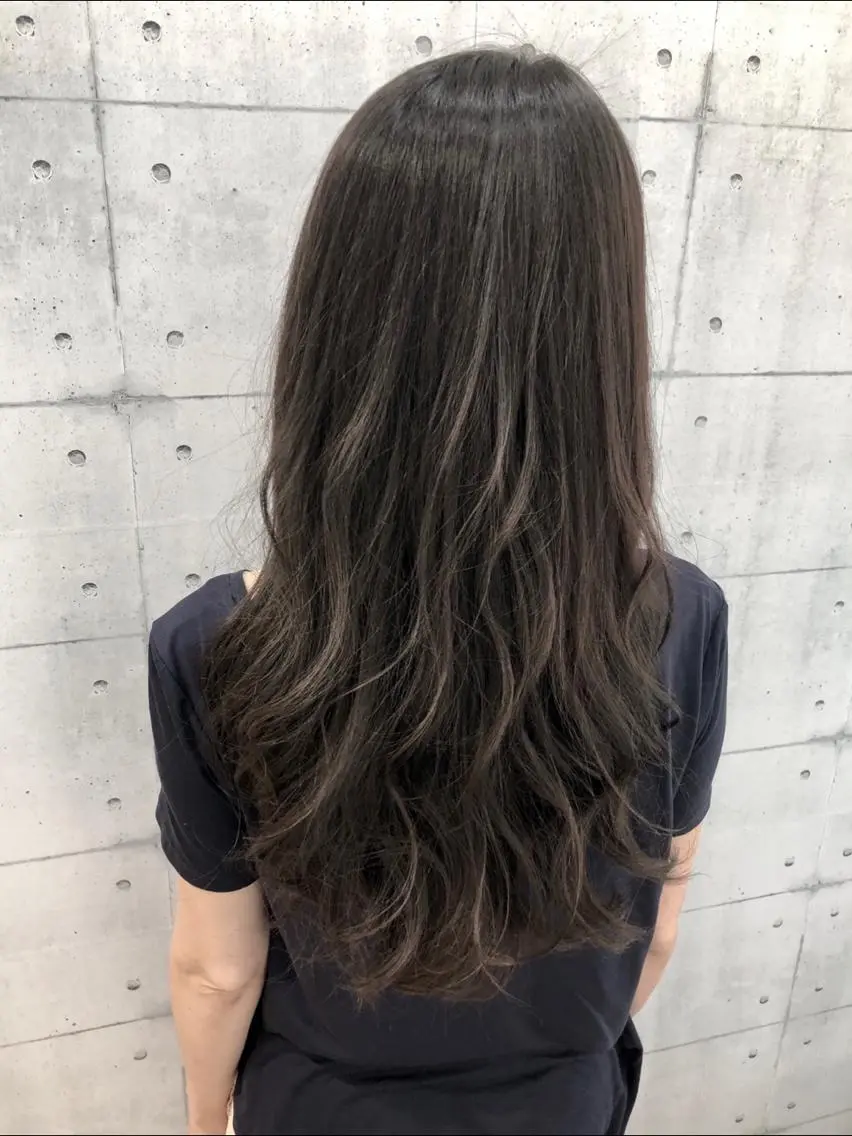 ロング カラー アッシュ ハイライトカラー ハイライト カット ヘアカラー 金沢 広美のヘアスタイル