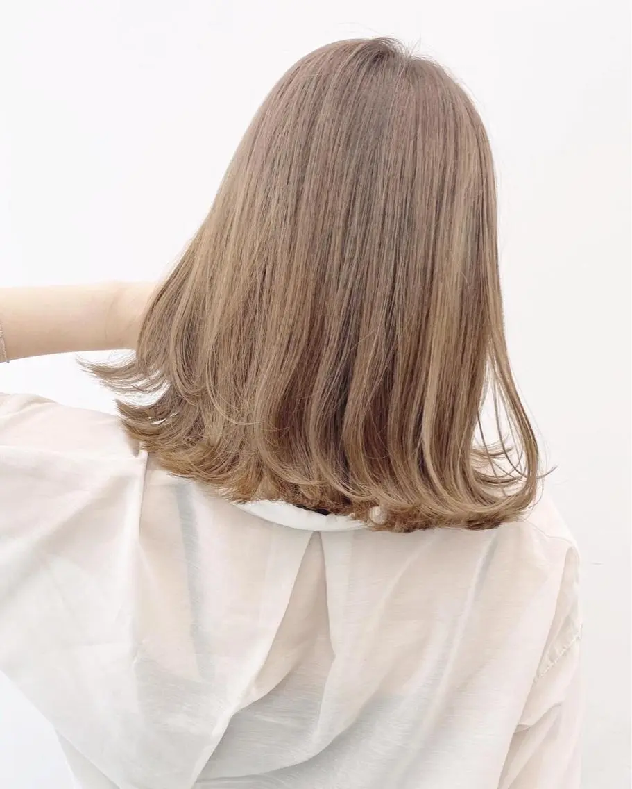 ミディアム カラー ヘアアレンジ ベージュカラー ダブルカラー ミルクティーベージュ ヘアカラー トリートメント 🦄インナーカラー 🦄貫井彩花のヘアスタイル