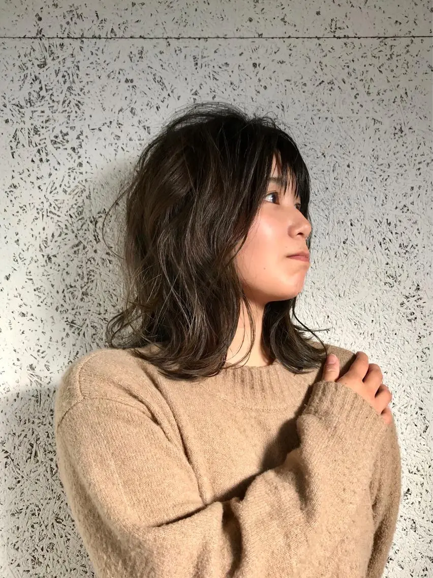 ミディアム カラー KOOKI スティードトーキョーのヘアスタイル