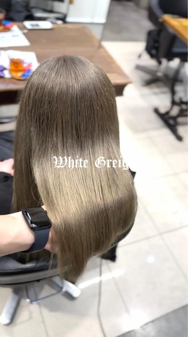 ロング カラー ベージュカラー ブリーチ グレージュ ヘアカラー トリートメント メンズパーマ特化 🌟Gakutoのヘアスタイル