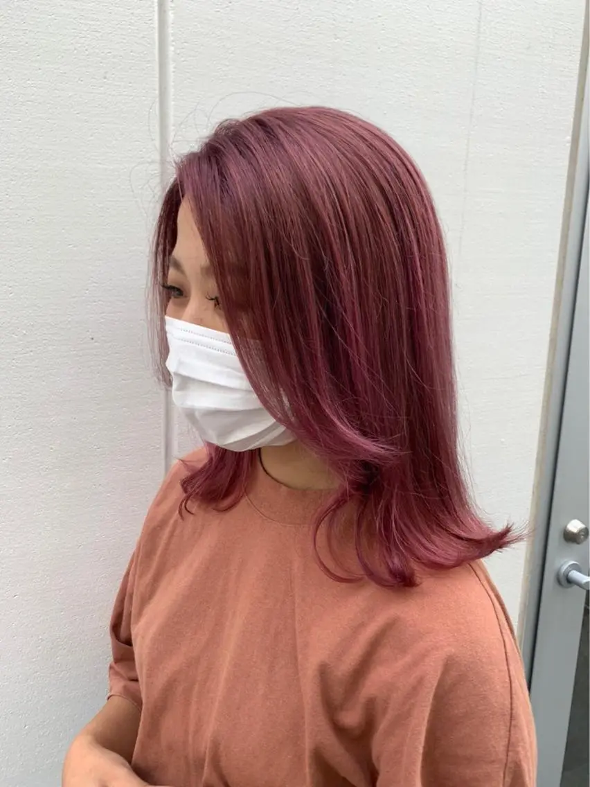 ミディアム 高梨 里穂のヘアスタイル