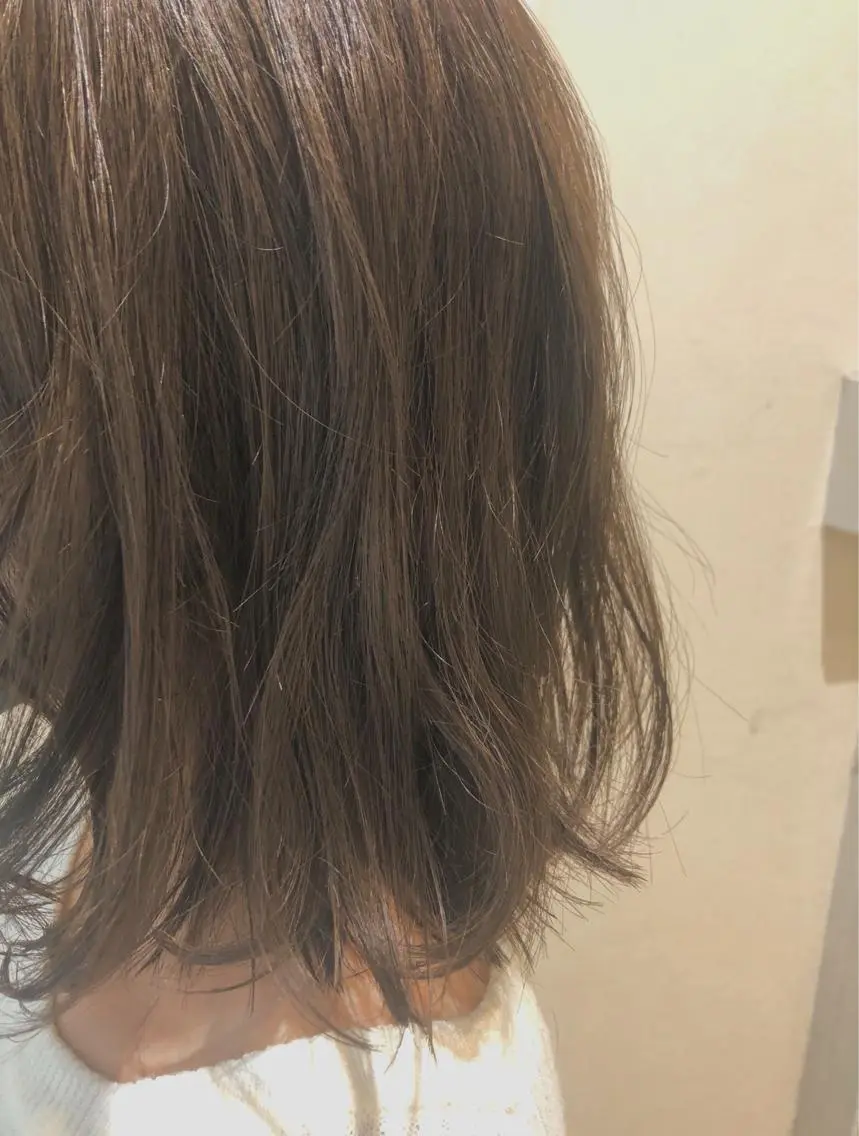 ミディアム アッシュ 綿貫 美香のヘアスタイル