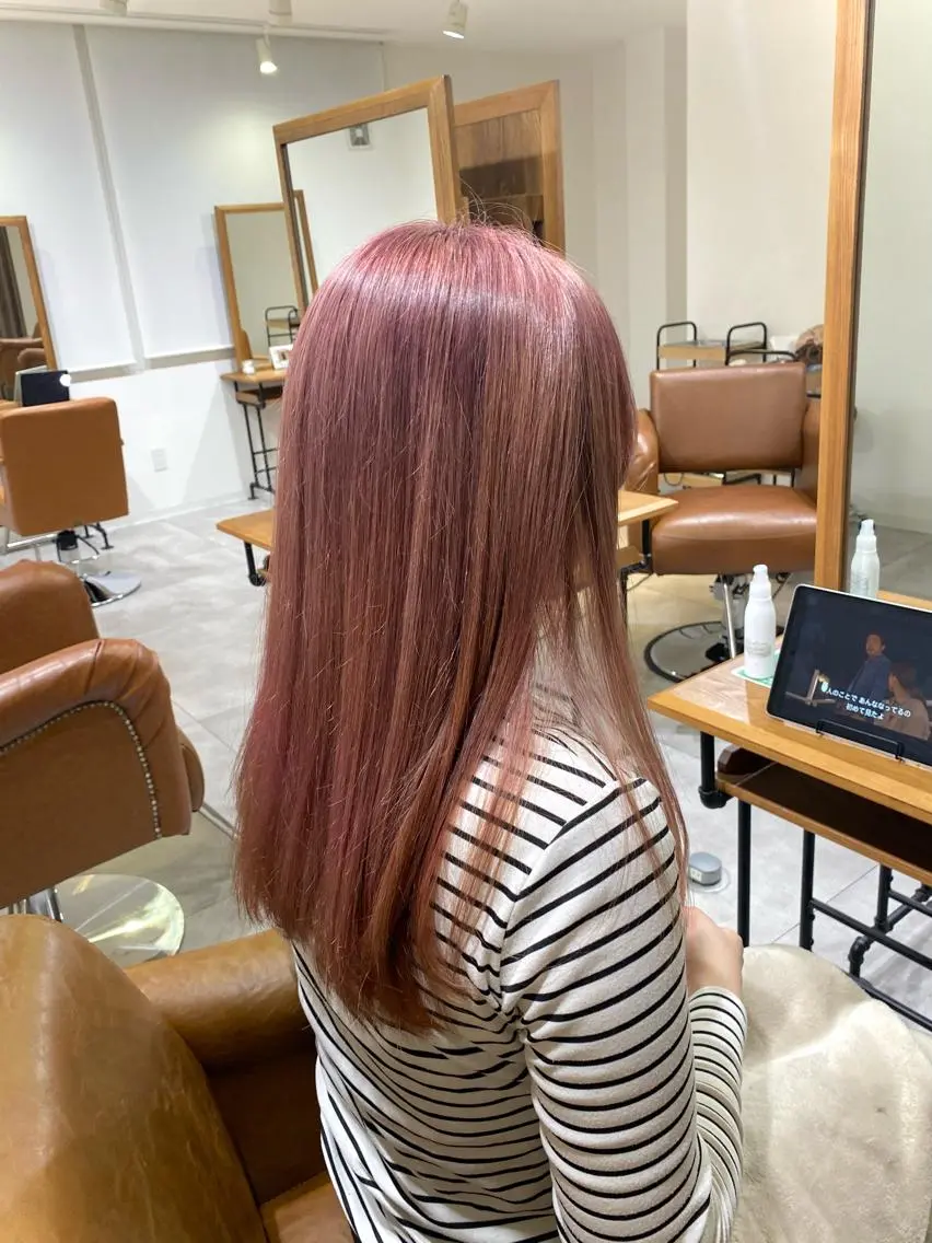 ロング カラー バレイヤージュ ベージュカラー ブリーチ ダブルカラー イヤリングカラー カット ヘアカラー トリートメント ヘッドスパ 酸性ストレート/ブリ ーチなしWカラー河本のヘアスタイル