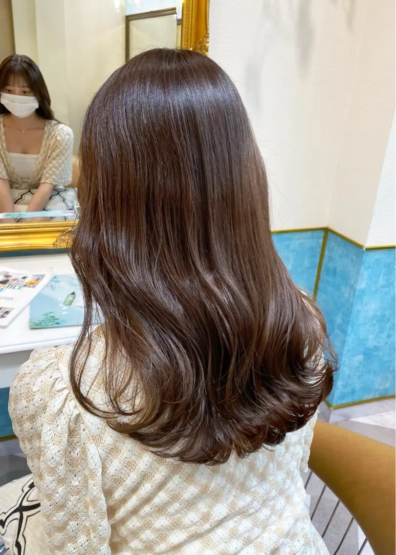 ミディアム カット ヘアカラー トリートメント レイヤーカット /透明感カラー西田のヘアスタイル